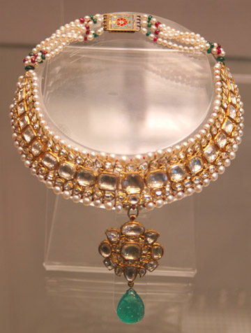emerald necklace mogal empire piece pearls ruby Roland Scal