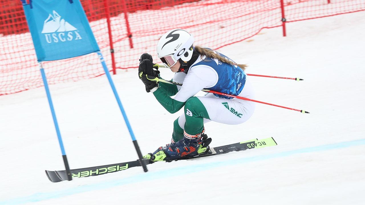 Julia Wiacek skiing