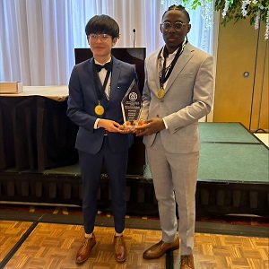 Queensborough students and 2023 CSTEP presenters Ho Martin Yueng (first place winner) and Elijah Bernard (92/100).